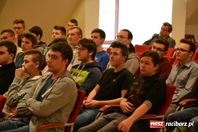 Zdjęcie w galerii na portalu naszraciborz.pl: Nowoczesne technologie komunikacyjne to zagrożenie - debata oksfordzka na zamku za nami wiadomości z regionu