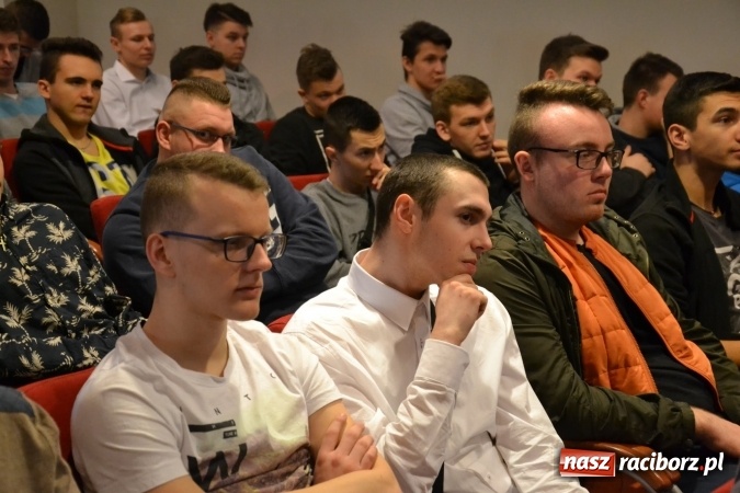 Zdjęcie w galerii na portalu naszraciborz.pl: Nowoczesne technologie komunikacyjne to zagrożenie - debata oksfordzka na zamku za nami wiadomości z regionu