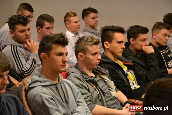 Zdjęcie w galerii na portalu naszraciborz.pl: Nowoczesne technologie komunikacyjne to zagrożenie - debata oksfordzka na zamku za nami wiadomości z regionu