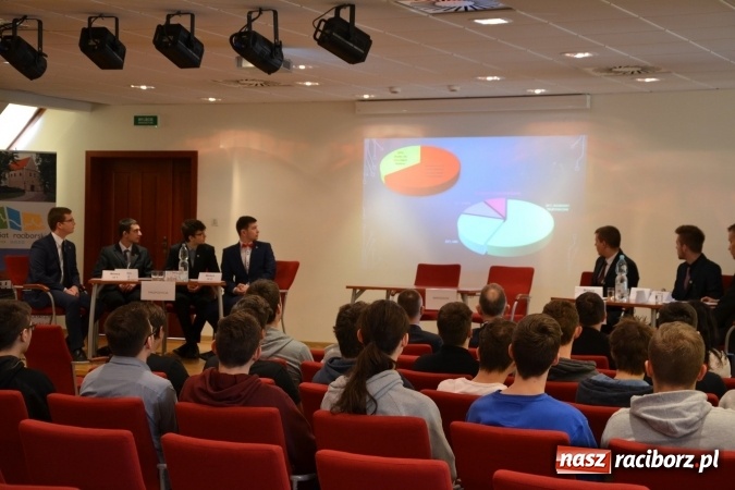 Zdjęcie w galerii na portalu naszraciborz.pl: Nowoczesne technologie komunikacyjne to zagrożenie - debata oksfordzka na zamku za nami wiadomości z regionu