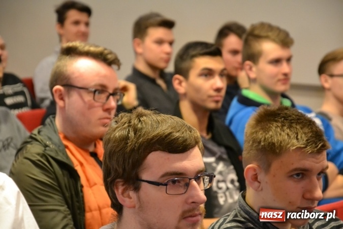 Zdjęcie w galerii na portalu naszraciborz.pl: Nowoczesne technologie komunikacyjne to zagrożenie - debata oksfordzka na zamku za nami wiadomości z regionu