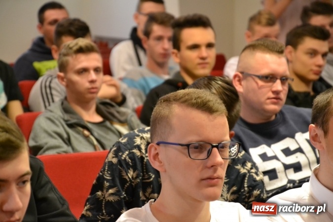 Zdjęcie w galerii na portalu naszraciborz.pl: Nowoczesne technologie komunikacyjne to zagrożenie - debata oksfordzka na zamku za nami wiadomości z regionu