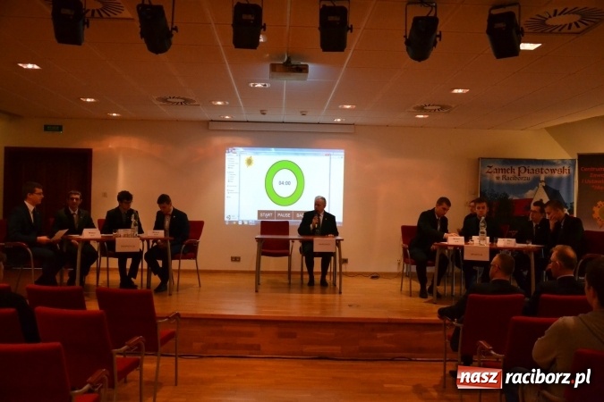 Zdjęcie w galerii na portalu naszraciborz.pl: Nowoczesne technologie komunikacyjne to zagrożenie - debata oksfordzka na zamku za nami wiadomości z regionu