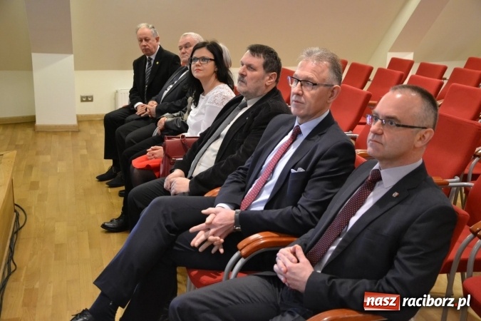 Zdjęcie w galerii na portalu naszraciborz.pl: Nowoczesne technologie komunikacyjne to zagrożenie - debata oksfordzka na zamku za nami wiadomości z regionu