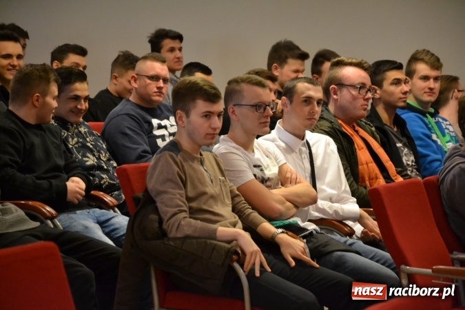 Zdjęcie w galerii na portalu naszraciborz.pl: Nowoczesne technologie komunikacyjne to zagrożenie - debata oksfordzka na zamku za nami wiadomości z regionu