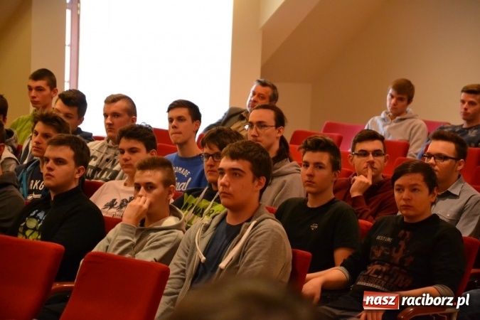 Zdjęcie w galerii na portalu naszraciborz.pl: Nowoczesne technologie komunikacyjne to zagrożenie - debata oksfordzka na zamku za nami wiadomości z regionu