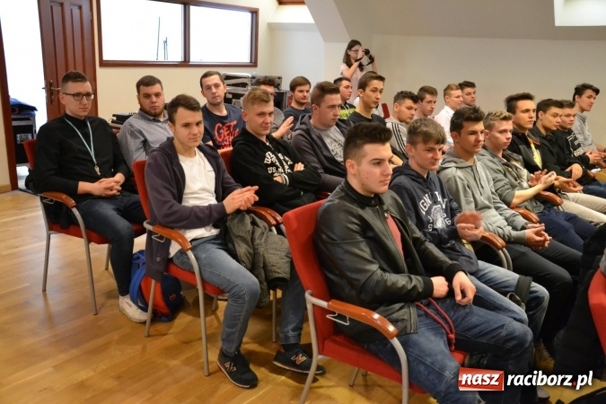 Zdjęcie w galerii na portalu naszraciborz.pl: Nowoczesne technologie komunikacyjne to zagrożenie - debata oksfordzka na zamku za nami wiadomości z regionu