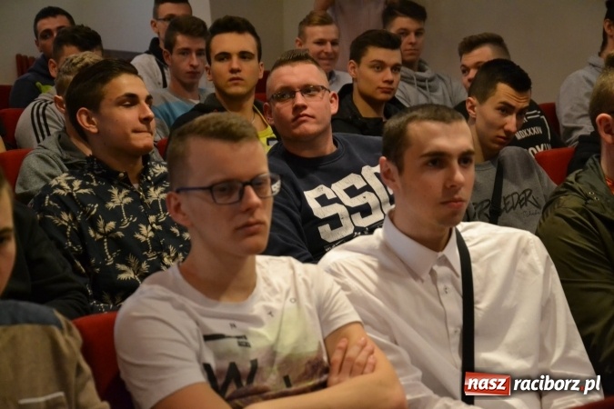 Zdjęcie w galerii na portalu naszraciborz.pl: Nowoczesne technologie komunikacyjne to zagrożenie - debata oksfordzka na zamku za nami wiadomości z regionu