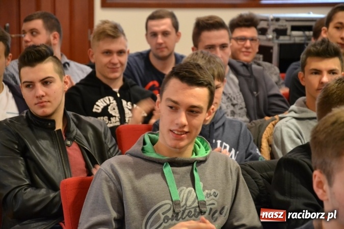 Zdjęcie w galerii na portalu naszraciborz.pl: Nowoczesne technologie komunikacyjne to zagrożenie - debata oksfordzka na zamku za nami wiadomości z regionu