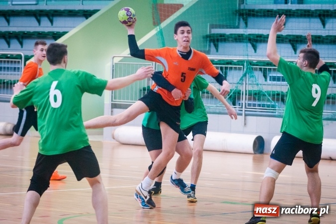 Zdjęcie w galerii na portalu naszraciborz.pl: Piłka ręczna: Protest dał zwycięstwo CKZiU nr 2 wiadomości z regionu