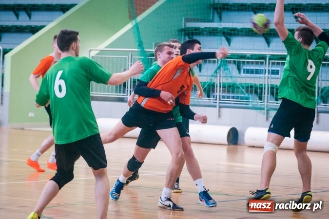 Zdjęcie w galerii na portalu naszraciborz.pl: Piłka ręczna: Protest dał zwycięstwo CKZiU nr 2 wiadomości z regionu