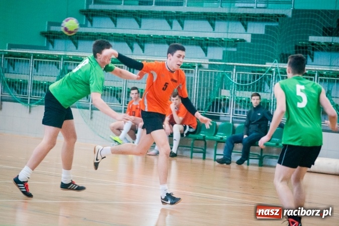 Zdjęcie w galerii na portalu naszraciborz.pl: Piłka ręczna: Protest dał zwycięstwo CKZiU nr 2 wiadomości z regionu