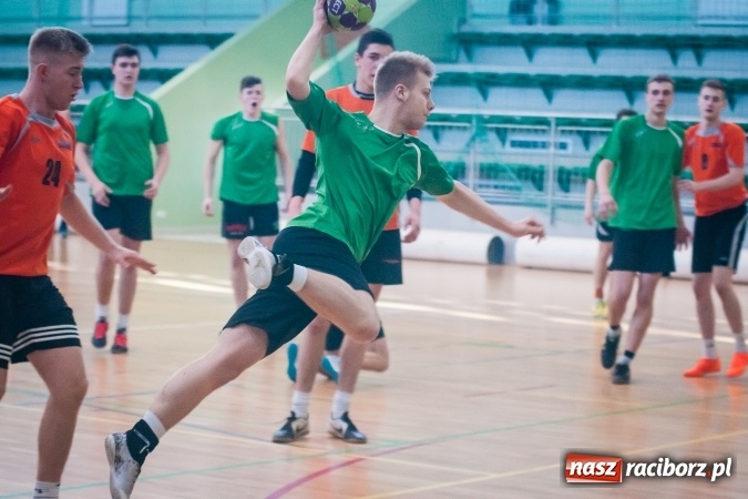 Zdjęcie w galerii na portalu naszraciborz.pl: Piłka ręczna: Protest dał zwycięstwo CKZiU nr 2 wiadomości z regionu