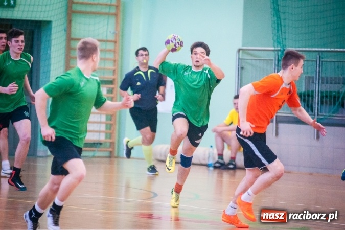 Zdjęcie w galerii na portalu naszraciborz.pl: Piłka ręczna: Protest dał zwycięstwo CKZiU nr 2 wiadomości z regionu