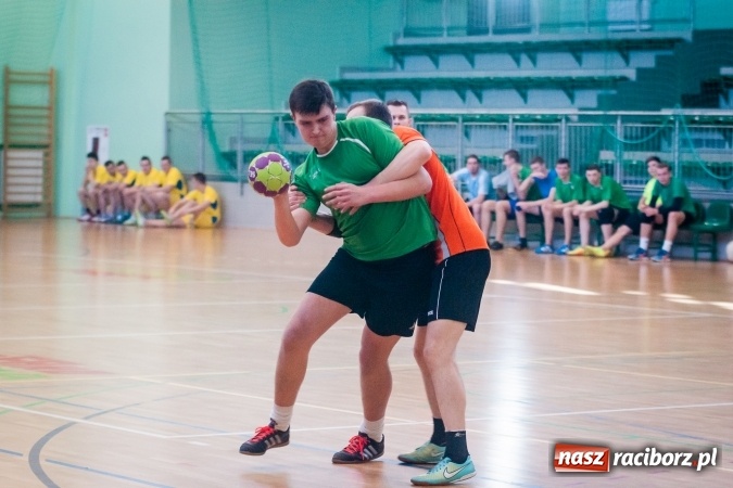 Zdjęcie w galerii na portalu naszraciborz.pl: Piłka ręczna: Protest dał zwycięstwo CKZiU nr 2 wiadomości z regionu