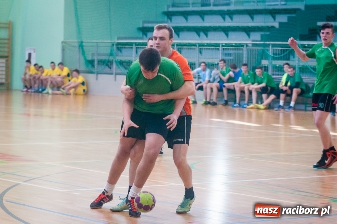 Zdjęcie w galerii na portalu naszraciborz.pl: Piłka ręczna: Protest dał zwycięstwo CKZiU nr 2 wiadomości z regionu