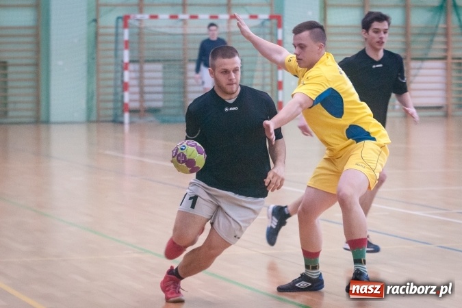 Zdjęcie w galerii na portalu naszraciborz.pl: Piłka ręczna: Protest dał zwycięstwo CKZiU nr 2 wiadomości z regionu