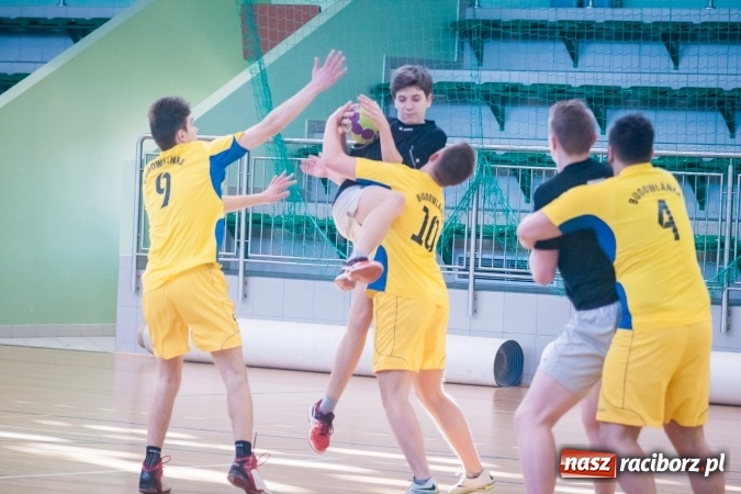 Zdjęcie w galerii na portalu naszraciborz.pl: Piłka ręczna: Protest dał zwycięstwo CKZiU nr 2 wiadomości z regionu