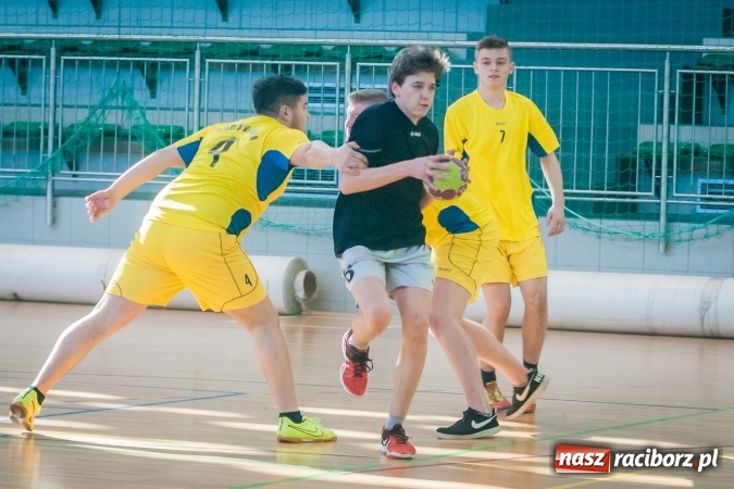 Zdjęcie w galerii na portalu naszraciborz.pl: Piłka ręczna: Protest dał zwycięstwo CKZiU nr 2 wiadomości z regionu