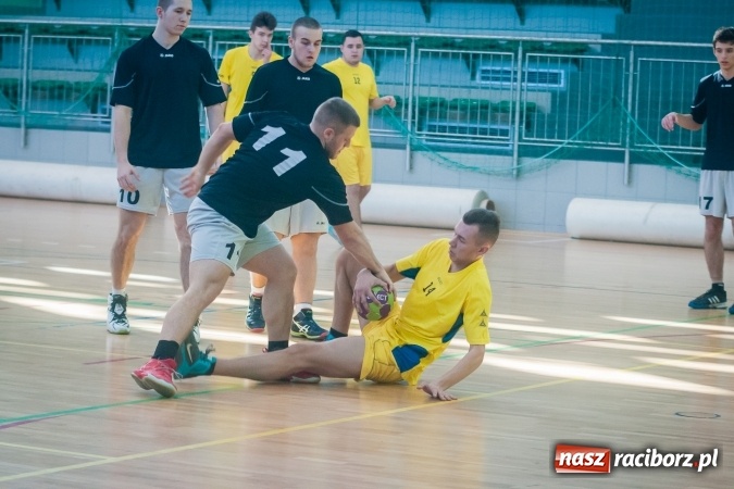 Zdjęcie w galerii na portalu naszraciborz.pl: Piłka ręczna: Protest dał zwycięstwo CKZiU nr 2 wiadomości z regionu