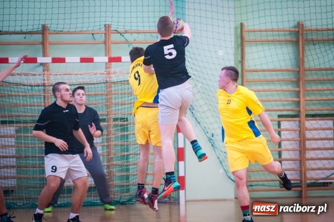 Zdjęcie w galerii na portalu naszraciborz.pl: Piłka ręczna: Protest dał zwycięstwo CKZiU nr 2 wiadomości z regionu