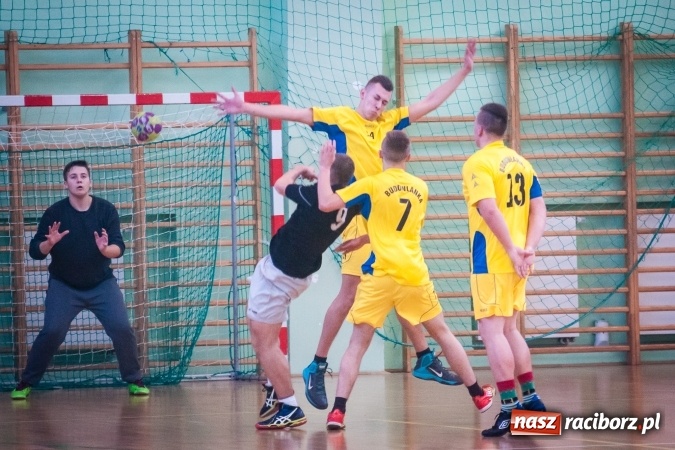 Zdjęcie w galerii na portalu naszraciborz.pl: Piłka ręczna: Protest dał zwycięstwo CKZiU nr 2 wiadomości z regionu