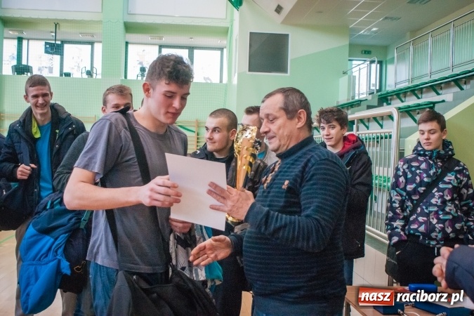 Zdjęcie w galerii na portalu naszraciborz.pl: Piłka ręczna: Protest dał zwycięstwo CKZiU nr 2 wiadomości z regionu