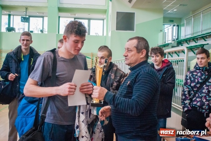 Zdjęcie w galerii na portalu naszraciborz.pl: Piłka ręczna: Protest dał zwycięstwo CKZiU nr 2 wiadomości z regionu