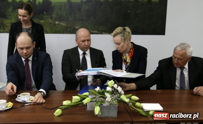 Zdjęcie w galerii na portalu naszraciborz.pl: Porozumienie Tauron z generalnym wykonawcą nowego bloku 910 MW w Jaworznie wiadomości z regionu