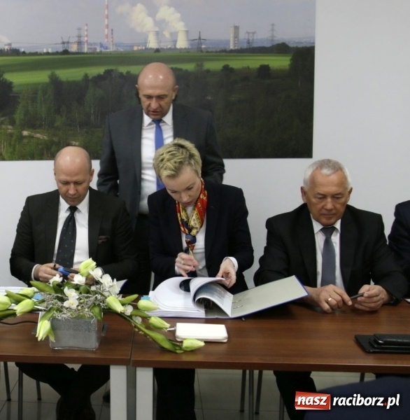 Zdjęcie w galerii na portalu naszraciborz.pl: Porozumienie Tauron z generalnym wykonawcą nowego bloku 910 MW w Jaworznie wiadomości z regionu