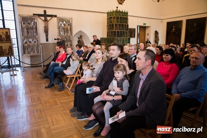 Zdjęcie w galerii na portalu naszraciborz.pl: Wernisaż wystawy Sebastiana Krupy w raciborskim Muzeum wiadomości z regionu
