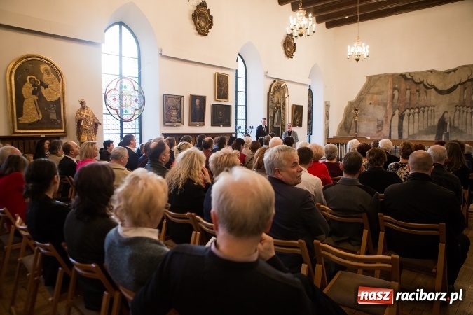 Zdjęcie w galerii na portalu naszraciborz.pl: Wernisaż wystawy Sebastiana Krupy w raciborskim Muzeum wiadomości z regionu