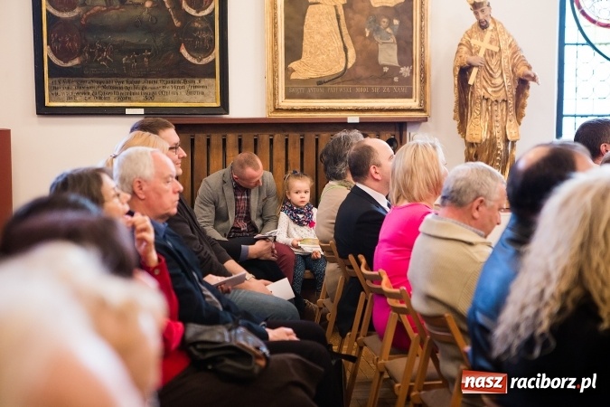 Zdjęcie w galerii na portalu naszraciborz.pl: Wernisaż wystawy Sebastiana Krupy w raciborskim Muzeum wiadomości z regionu