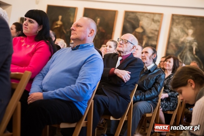 Zdjęcie w galerii na portalu naszraciborz.pl: Wernisaż wystawy Sebastiana Krupy w raciborskim Muzeum wiadomości z regionu