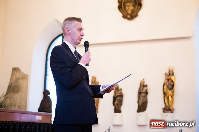 Zdjęcie w galerii na portalu naszraciborz.pl: Wernisaż wystawy Sebastiana Krupy w raciborskim Muzeum wiadomości z regionu