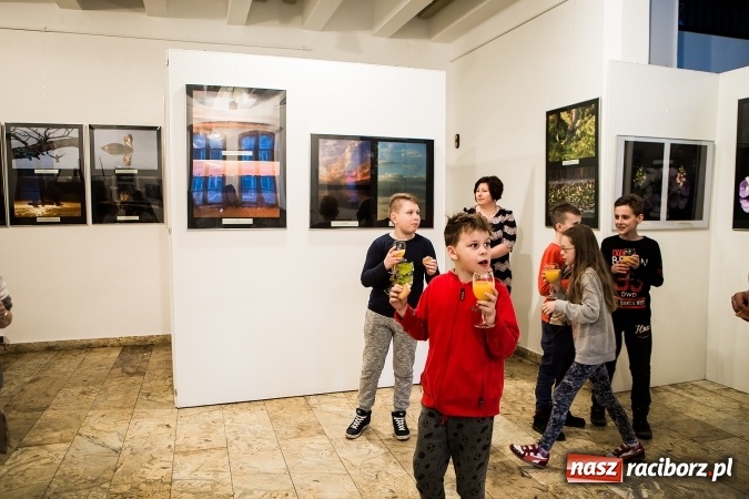Zdjęcie w galerii na portalu naszraciborz.pl: Wernisaż wystawy Sebastiana Krupy w raciborskim Muzeum wiadomości z regionu