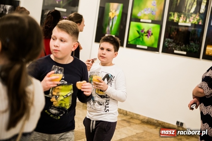 Zdjęcie w galerii na portalu naszraciborz.pl: Wernisaż wystawy Sebastiana Krupy w raciborskim Muzeum wiadomości z regionu