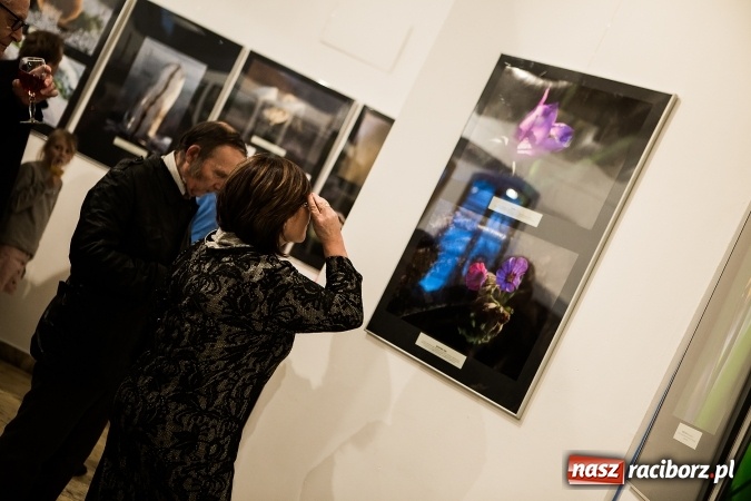 Zdjęcie w galerii na portalu naszraciborz.pl: Wernisaż wystawy Sebastiana Krupy w raciborskim Muzeum wiadomości z regionu