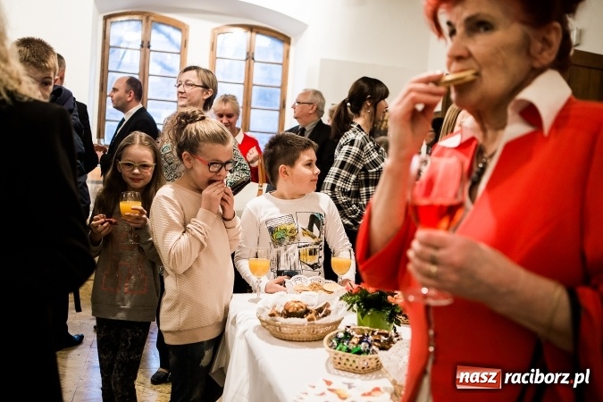 Zdjęcie w galerii na portalu naszraciborz.pl: Wernisaż wystawy Sebastiana Krupy w raciborskim Muzeum wiadomości z regionu