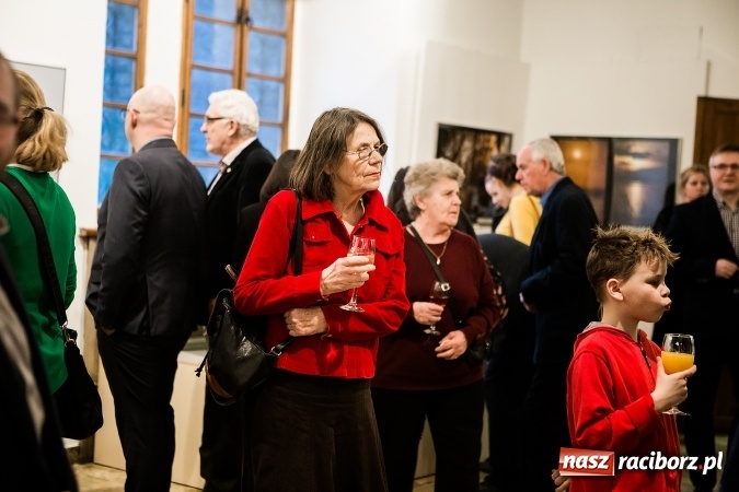 Zdjęcie w galerii na portalu naszraciborz.pl: Wernisaż wystawy Sebastiana Krupy w raciborskim Muzeum wiadomości z regionu