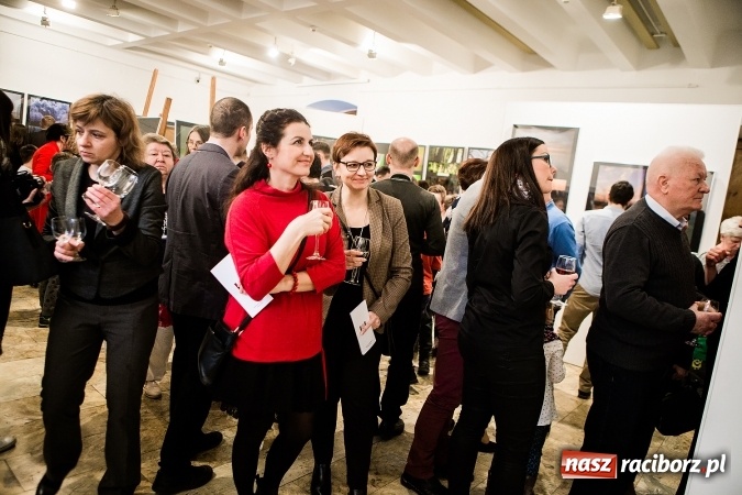 Zdjęcie w galerii na portalu naszraciborz.pl: Wernisaż wystawy Sebastiana Krupy w raciborskim Muzeum wiadomości z regionu