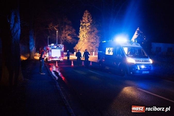 Zdjęcie w galerii na portalu naszraciborz.pl: Pożar samochodu na Opawskiej. Właściciel poparzony. Trafił do szpitala FOTO wiadomości z regionu