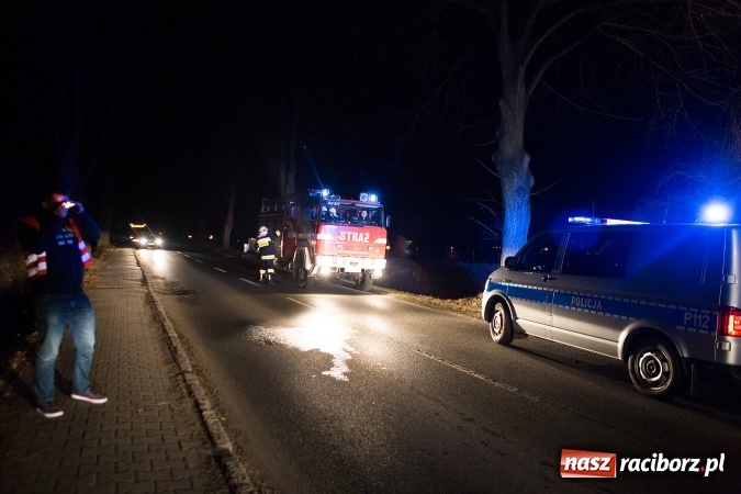 Zdjęcie w galerii na portalu naszraciborz.pl: Pożar samochodu na Opawskiej. Właściciel poparzony. Trafił do szpitala FOTO wiadomości z regionu
