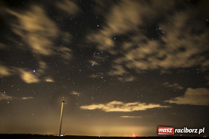 Zdjęcie w galerii na portalu naszraciborz.pl: Wiatraki spod Raciborza na nocnych ujęciach  wiadomości z regionu