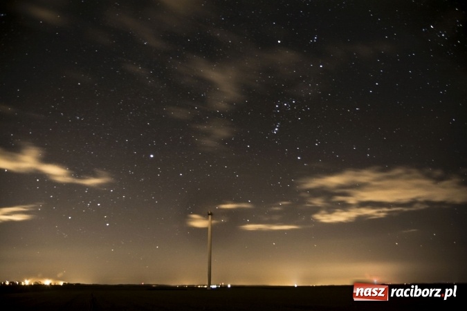 Zdjęcie w galerii na portalu naszraciborz.pl: Wiatraki spod Raciborza na nocnych ujęciach  wiadomości z regionu