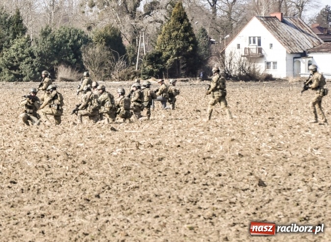 Zdjęcie w galerii na portalu naszraciborz.pl: Polska armia ćwiczy w starych Nieboczowach wiadomości z regionu