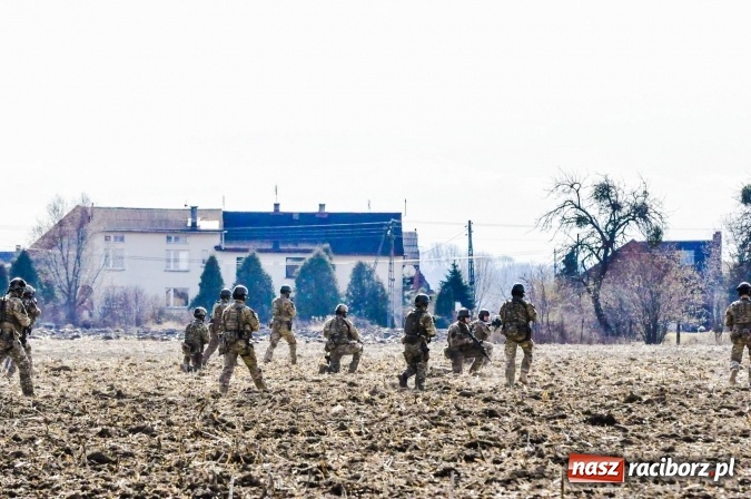 Zdjęcie w galerii na portalu naszraciborz.pl: Polska armia ćwiczy w starych Nieboczowach wiadomości z regionu