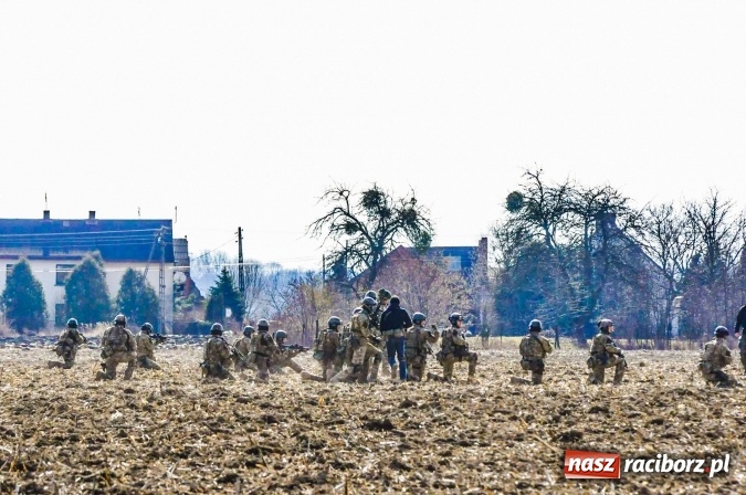 Zdjęcie w galerii na portalu naszraciborz.pl: Polska armia ćwiczy w starych Nieboczowach wiadomości z regionu