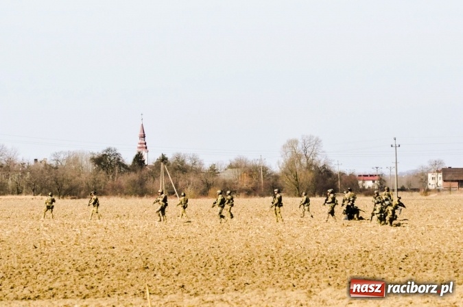 Zdjęcie w galerii na portalu naszraciborz.pl: Polska armia ćwiczy w starych Nieboczowach wiadomości z regionu