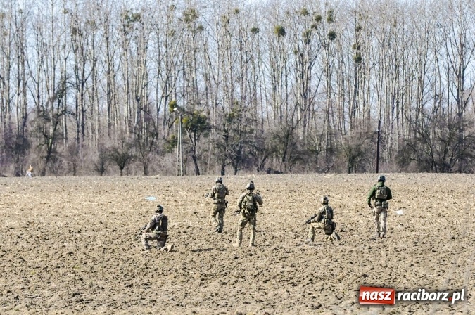 Zdjęcie w galerii na portalu naszraciborz.pl: Polska armia ćwiczy w starych Nieboczowach wiadomości z regionu